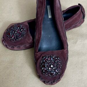 Vera Wang Italy Burgundy Suede Rhinestones Flats Size 9